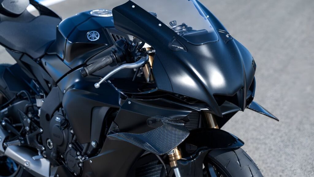 Yamaha R1's tremendous performance: every rider's dream